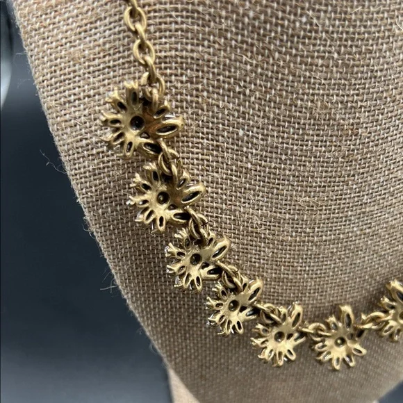 J.Crew Victorian-Inspired Clear Crystal Cluster Statement Bib Necklace ✨ - Picture 10 of 11